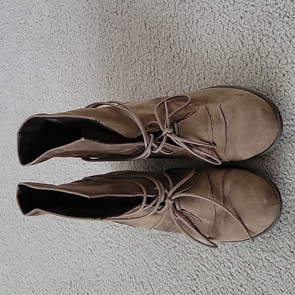 Boots - Picture 1 of 5